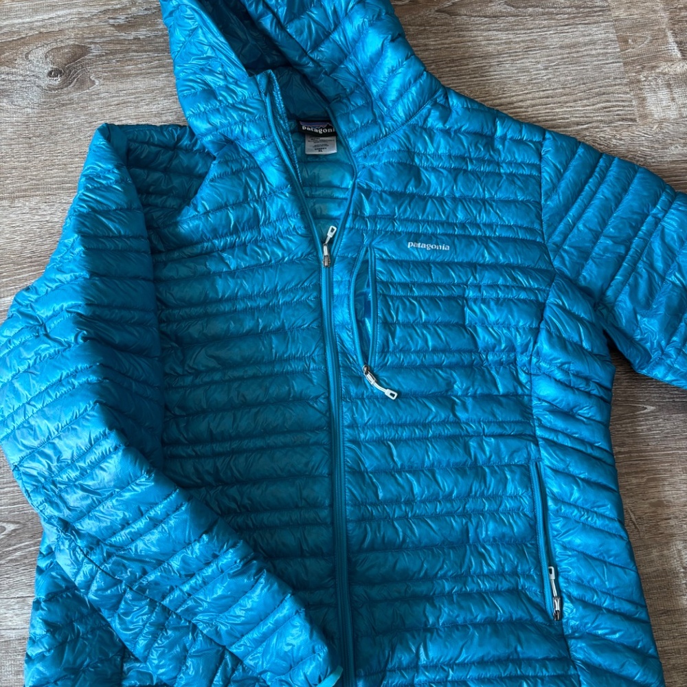 Patagonia Packable Down Jacket - image 3